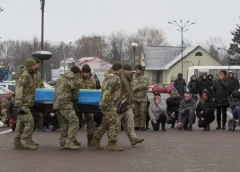 В останню дорогу загиблого на війні Героя провела Бобровицька громада